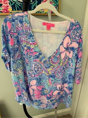 Lilly Pulitzer V-Neck Floral Casden Blouse in Blue and Pink